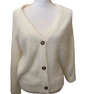 Shein | NWOT White fuzzy 3 button cardigan Size Medium